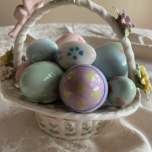 CERAMIC EASTER EGG BASKET MUSIC BOX - Picture 5 of 10